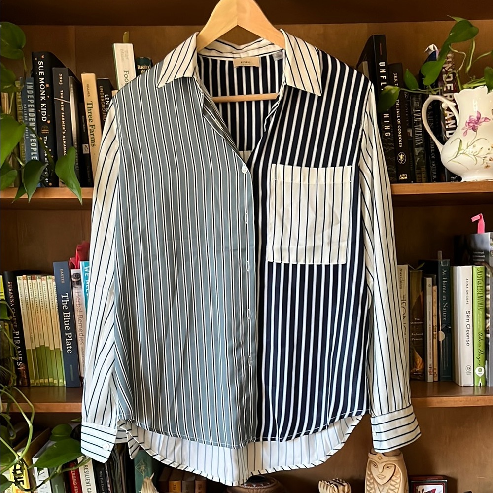 Ellie. Tahari. Blue striped button up.